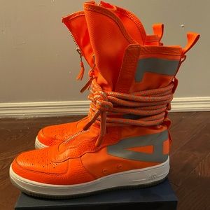 Nike SF Air Force 1 High orange